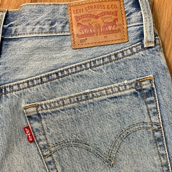 Levi’s High Rise Raw Hem Distressed Jean Shorts - Picture 5 of 10